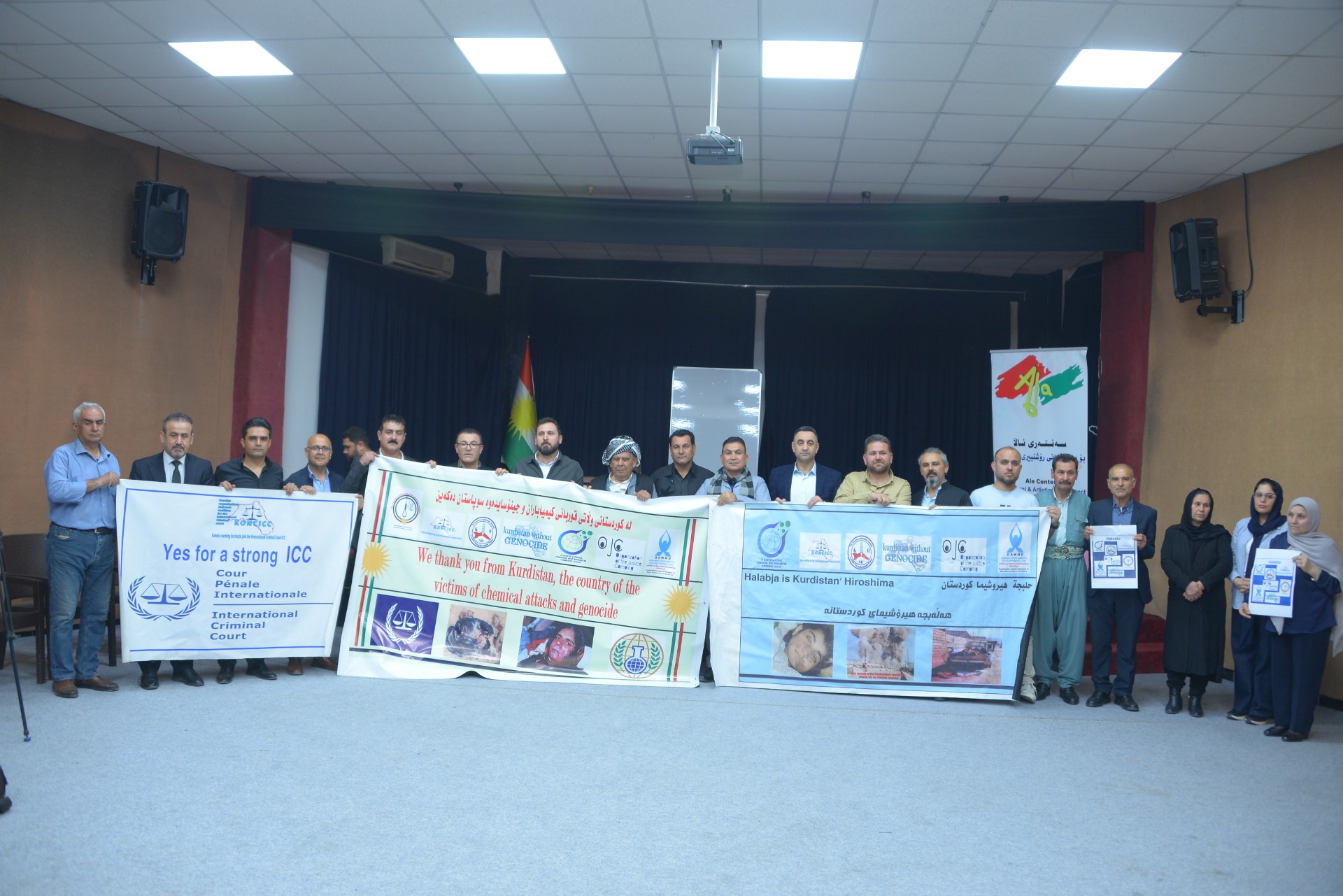 كۆمپانیاكانی كۆماری ئه‌ڵمانیای فیدراڵ هاوشان له‌ گه‌ڵ زۆربه‌ی وڵاتانی ئه‌وروپا و ئه‌مه‌ریكا و یابان و. . . له‌ هه‌شتاكانی سه‌ده‌ی رابردوو رۆڵیان هه‌بوو له‌ فرۆشتنی به‌شی زۆری چه‌كی كیمیاوی به‌ رژێمی به‌عسی روخاو،